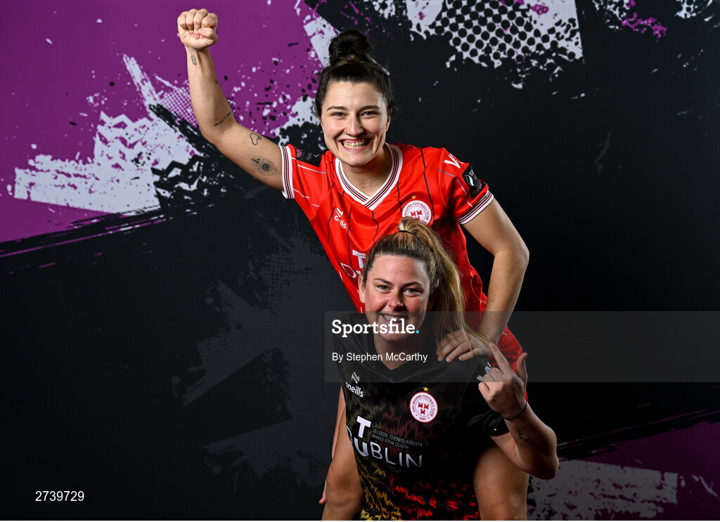 21 February 2024; Goalkeeper Amanda McQuillan and Keeva Keenan during a Shelbourne FC squad portraits at Tolka Park in Dublin. Photo by Stephen McCarthy/Sportsfile