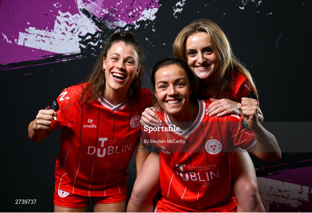 21 February 2024; Players, from left, Christie Gray, Noelle Murray and Maggie Pierce during a Shelbourne FC squad portraits at Tolka Park in Dublin. Photo by Stephen McCarthy/Sportsfile
