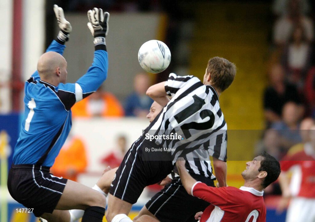 21 July 2004; Alan Moore, far right, Shelbourne, in action against goalkeeper Kristjan Finnbogason and Gunnar Einarsson, KR Reykjavik. UEFA Champions League 1st Qualifying Round, Second Leg, Shelbourne v KR Reykjavik, Tolka Park, Dublin. Picture credit; David Maher / SPORTSFILE