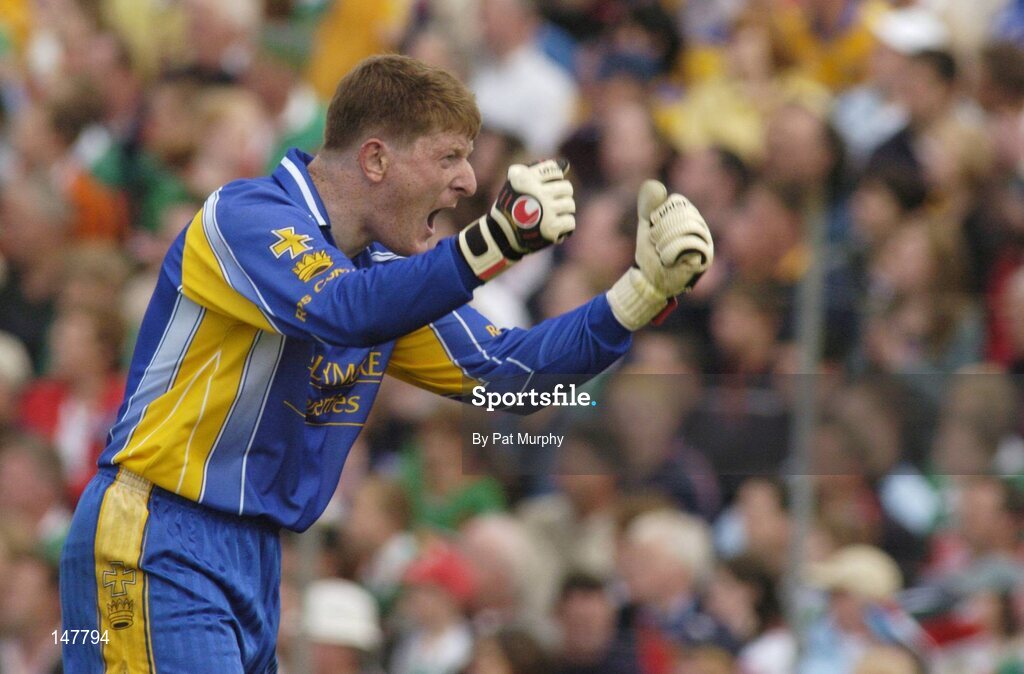 18 July 2004; Roscommon goalkeeper Shane Curran encourages his teams supporters during the game. Bank of Ireland Connacht Senior Football Championship Final, Mayo v Roscommon, McHale Park, Castlebar, Co. Mayo. Picture credit; Pat Murphy / SPORTSFILE