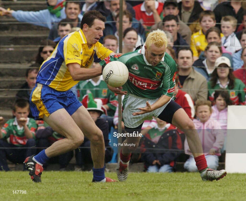 18 July 2004; Conor Mortimer, Mayo, in action against John Whyte, Roscommon. Bank of Ireland Connacht Senior Football Championship Final, Mayo v Roscommon, McHale Park, Castlebar, Co. Mayo. Picture credit; Pat Murphy / SPORTSFILE