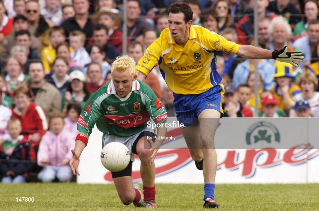 18 July 2004; Conor Mortimer, Mayo, in action against John Whyte, Roscommon. Bank of Ireland Connacht Senior Football Championship Final, Mayo v Roscommon, McHale Park, Castlebar, Co. Mayo. Picture credit; Pat Murphy / SPORTSFILE