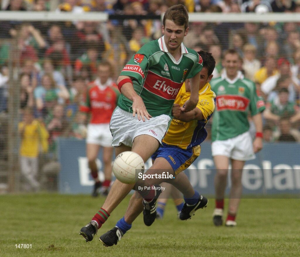 18 July 2004; Peadar Gardiner, Mayo, in action against Francie Grehan, Roscommon. Bank of Ireland Connacht Senior Football Championship Final, Mayo v Roscommon, McHale Park, Castlebar, Co. Mayo. Picture credit; Pat Murphy / SPORTSFILE