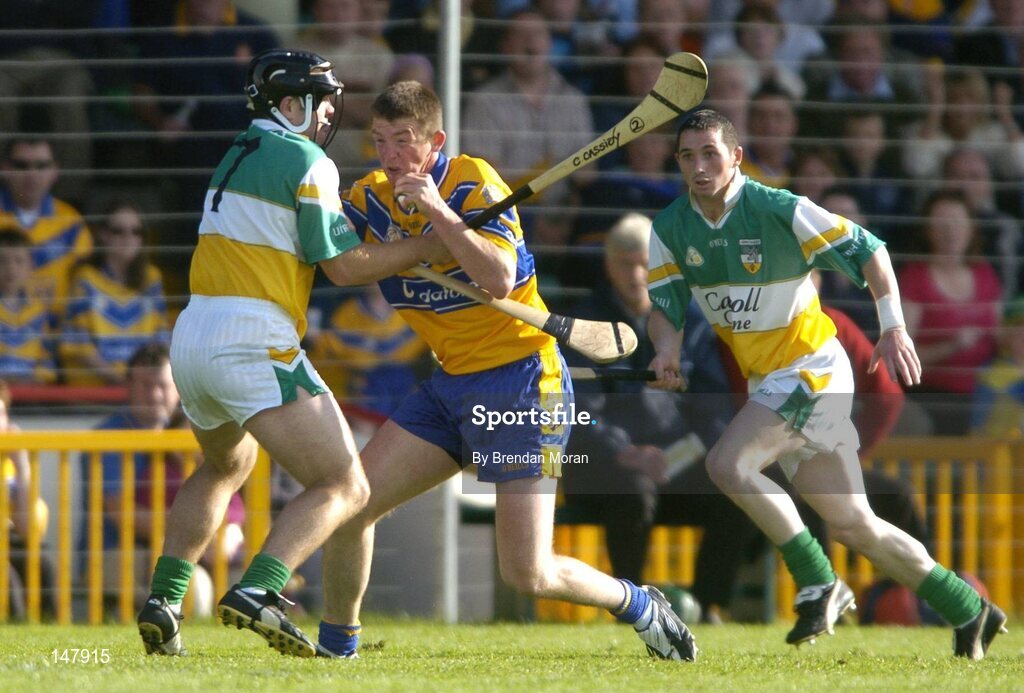 17 July 2004; Diarmuid McMahon, Clare, in action against Colm Cassidy (7) and Michael Cordial, Offaly. Guinness Senior Hurling Championship Qualifier, Round 3, Clare v Offaly, Gaelic Grounds, Limerick. Picture credit; Brendan Moran / SPORTSFILE