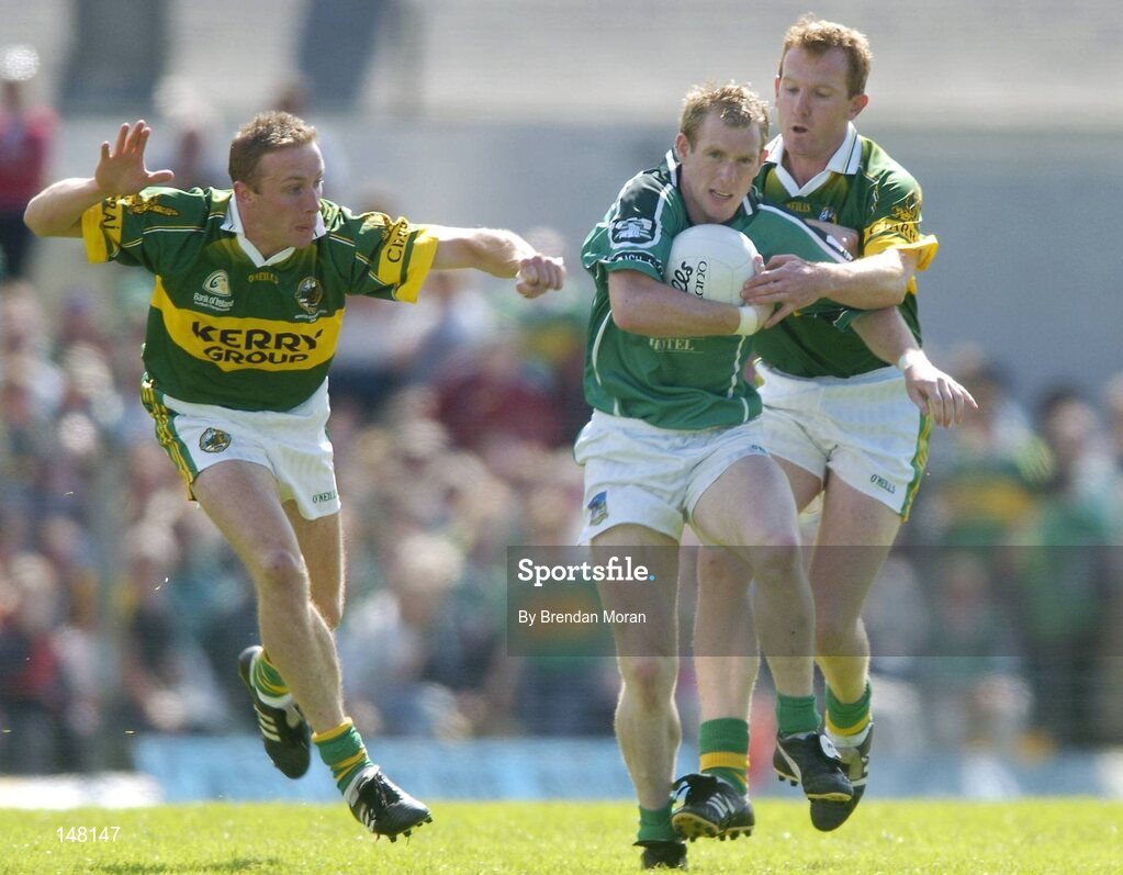 18 July 2004; Stephen Kelly, Limerick, in action against Tommy Griffin, left, and Liam Hassett, Kerry. Bank of Ireland Munster Senior Football Championship Final Replay, Kerry v Limerick, Fitzgerald Stadium, Killarney, Co. Kerry. Picture credit; Brendan Moran / SPORTSFILE