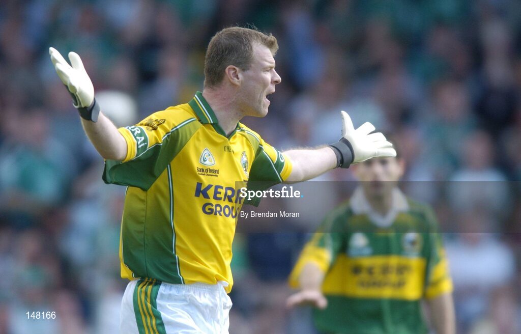 18 July 2004; Diarmuid Murphy, Kerry, appeals to the referee after he awarded a penalty to Limerick. Bank of Ireland Munster Senior Football Championship Final Replay, Kerry v Limerick, Fitzgerald Stadium, Killarney, Co. Kerry. Picture credit; Brendan Moran / SPORTSFILE