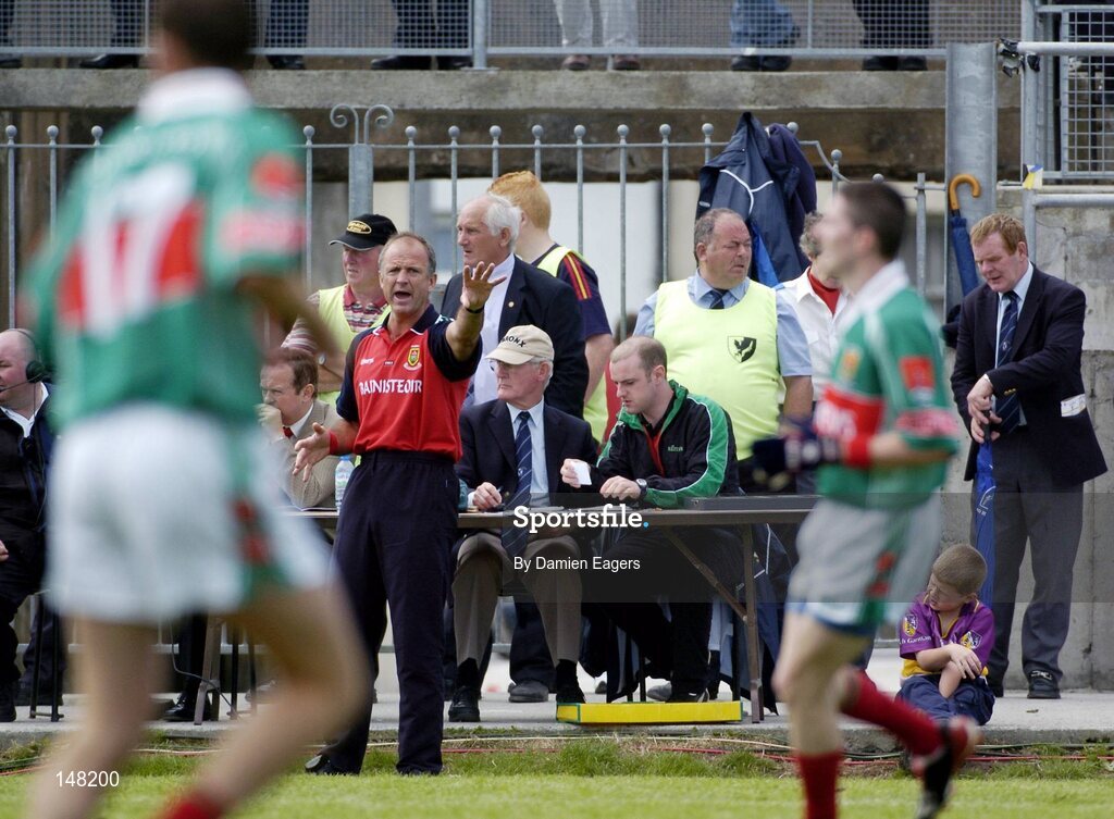 18 July 2004; Mayo manager John Maughan issues instructions to his players during the game. Bank of Ireland Connacht Senior Football Championship Final, Mayo v Roscommon, McHale Park, Castlebar, Co. Mayo. Picture credit; Damien Eagers / SPORTSFILE