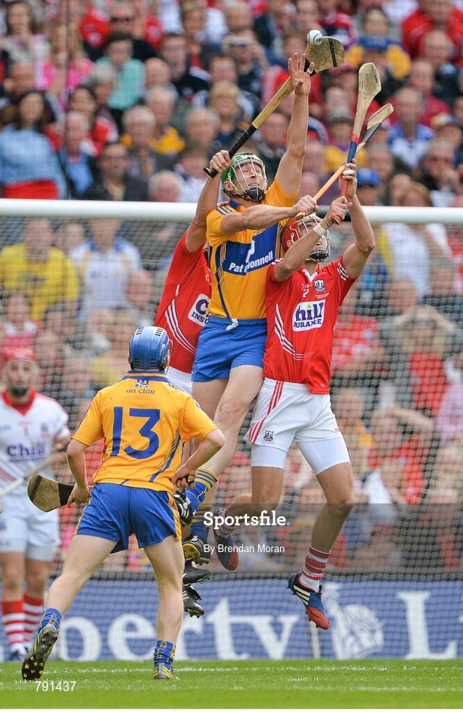 8 September 2013; Fergal Lynch, Clare, in action against Tom Kenny, third from left, and Stephen McDonnell, Cork. GAA Hurling All-Ireland Senior Championship Final, Cork v Clare, Croke Park, Dublin. Picture credit: Brendan Moran / SPORTSFILE
