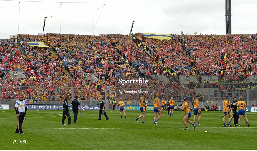 8 September 2013; Clare manager Davy Fitzgerald watches his his side warm-up before the game. GAA Hurling All-Ireland Senior Championship Final, Cork v Clare, Croke Park, Dublin. Picture credit: Brendan Moran / SPORTSFILE