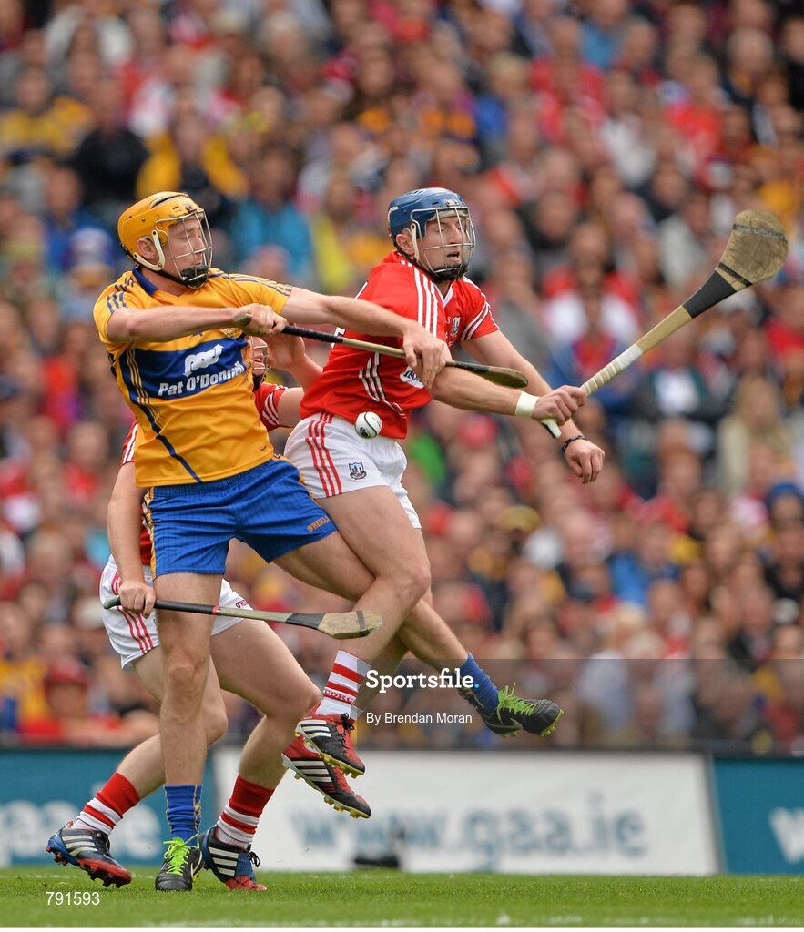 8 September 2013; Cian Dillon, Clare, contests a dropping ball with Patrick Horgan, Cork. GAA Hurling All-Ireland Senior Championship Final, Cork v Clare, Croke Park, Dublin. Picture credit: Brendan Moran / SPORTSFILE