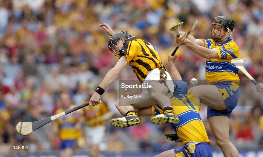 25 July 2004; JJ Delaney, Kilkenny, is tackled by Clare's Andrew Quinn and David Forde, right. Guinness All-Ireland Senior Hurling Championship, Quarter Final, Clare v Kilkenny, Croke Park, Dublin. Picture credit; Ray McManus / SPORTSFILE