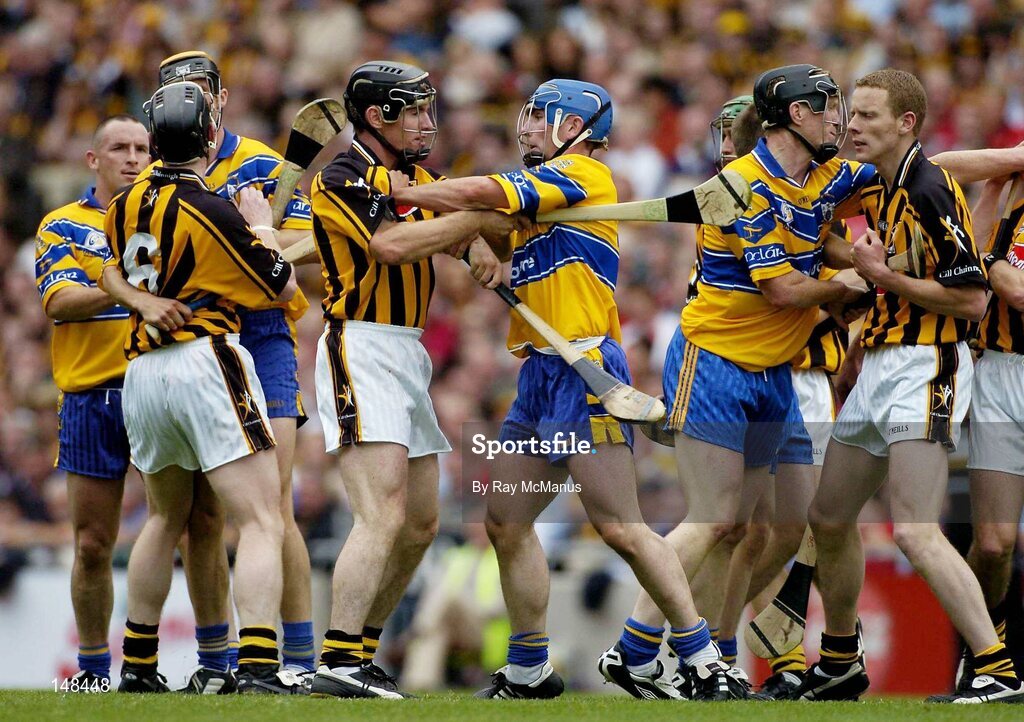 25 July 2004; Kilkenny and Clare players get involved in an altercation during the game. Guinness All-Ireland Senior Hurling Championship, Quarter Final, Clare v Kilkenny, Croke Park, Dublin. Picture credit; Ray McManus / SPORTSFILE