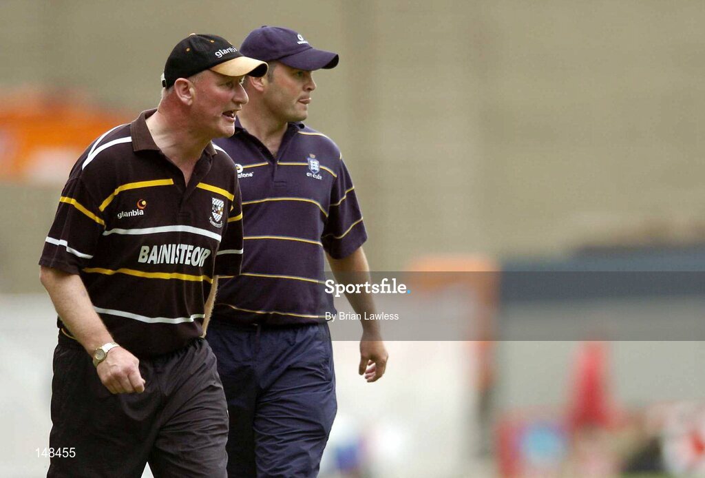 25 July 2004; Kilkenny manager Brian Cody issues instructions to his players as Clare manager Anthony Daly looks on. Guinness All-Ireland Senior Hurling Championship, Quarter Final, Clare v Kilkenny, Croke Park, Dublin. Picture credit; Brian Lawless / SPORTSFILE
