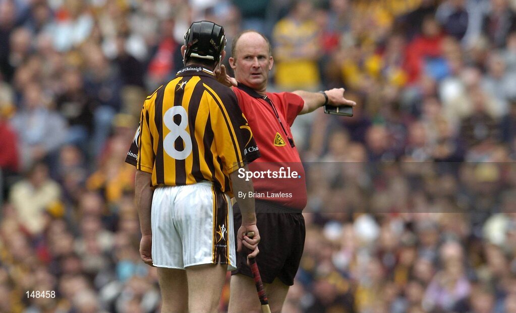 25 July 2004; Referee Ger Harrington indicates a penalty for Clare, which Niall Gilligan subsequently scored. Guinness All-Ireland Senior Hurling Championship, Quarter Final, Clare v Kilkenny, Croke Park, Dublin. Picture credit; Brian Lawless / SPORTSFILE