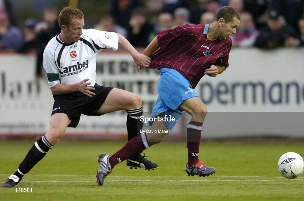 26 July 2004; Declan O'Brien, Drogheda United, in action against Stephen McGuinness, Dundalk. FAI Carlsberg Cup, Second Round Replay, Drogheda United v Dundalk, United Park, Drogheda, Co. Louth. Picture credit; David Maher / SPORTSFILE