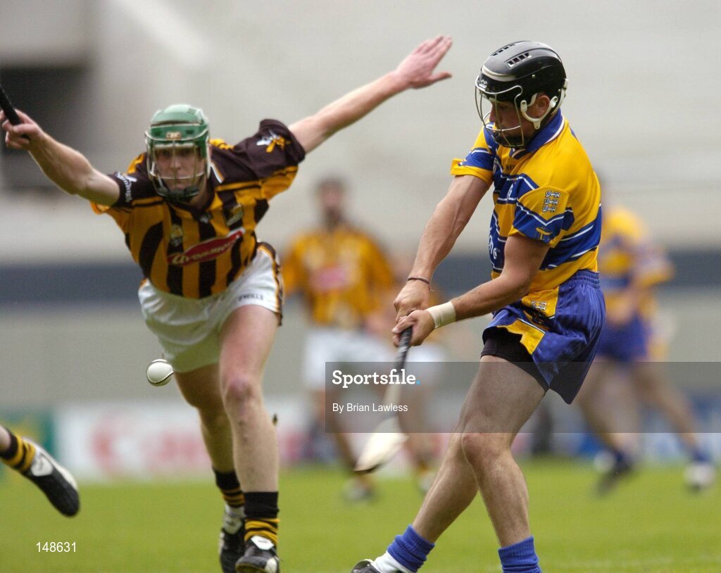 25 July 2004; Alan Markham, Clare, in action against Henry Shefflin, Kilkenny. Guinness All-Ireland Senior Hurling Championship, Quarter Final, Clare v Kilkenny, Croke Park, Dublin. Picture credit; Brian Lawless / SPORTSFILE