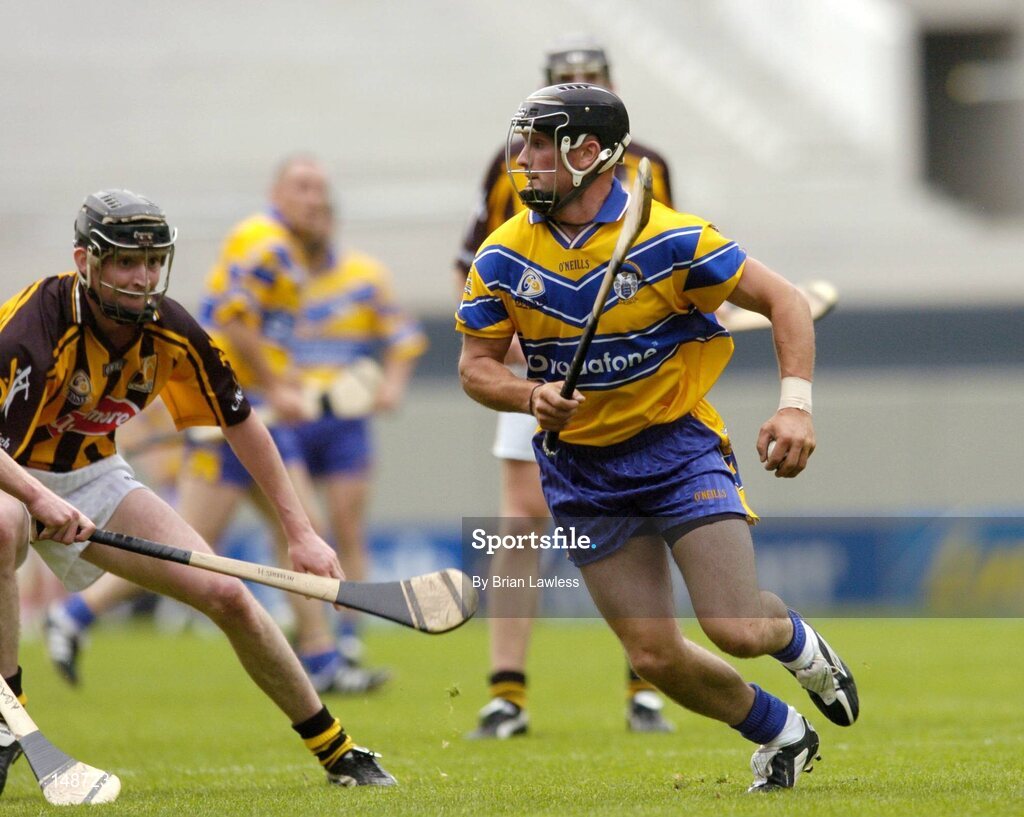 25 July 2004; Alan Markham, Clare, in action against Henry Shefflin, Kilkenny. Guinness All-Ireland Senior Hurling Championship, Quarter Final, Clare v Kilkenny, Croke Park, Dublin. Picture credit; Brian Lawless / SPORTSFILE