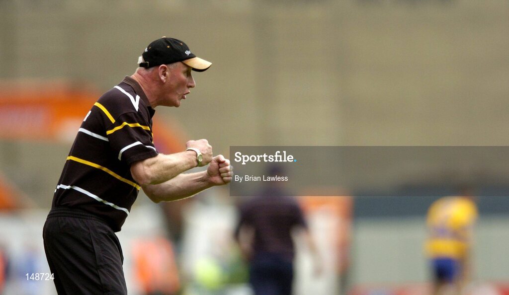 25 July 2004; Kilkenny manager Brian Cody issues instructions during the game. Guinness All-Ireland Senior Hurling Championship, Quarter Final, Clare v Kilkenny, Croke Park, Dublin. Picture credit; Brian Lawless / SPORTSFILE