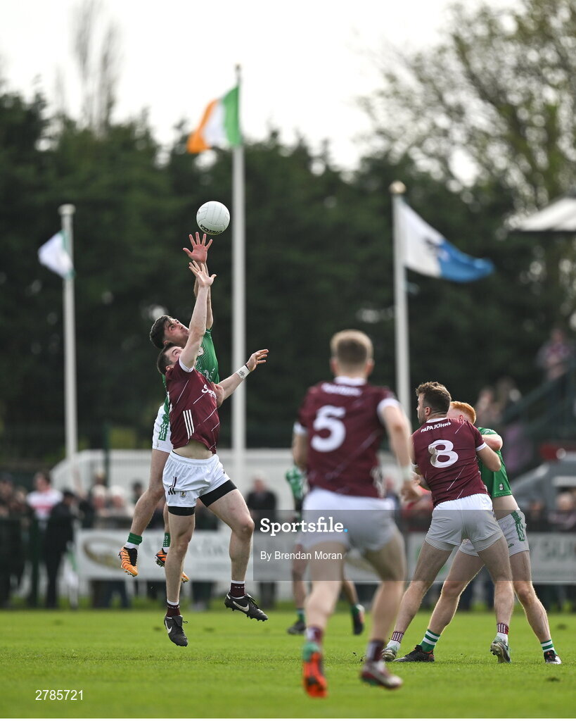 6 April 2024; Liam Gallagher of London and Cein Darcy of Galway contest the throw in at the start of the second half during the Connacht GAA Football Senior Championship quarter-final match between London and Galway at McGovern Park in Ruislip, England. Photo by Brendan Moran/Sportsfile