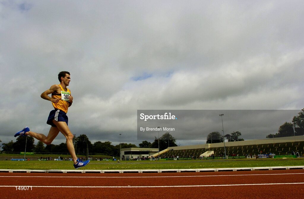 25 July 2004; Mark Carroll, Leevale AC, leads the field during the Men's 5000m Final. AAI Senior Track and Field Championships, Morton Stadium, Santry, Dublin. Picture credit; Brendan Moran / SPORTSFILE