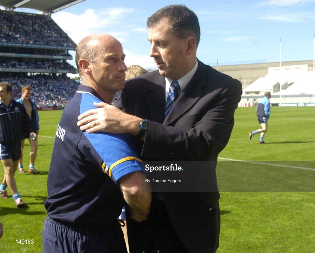1 August 2004; Roscommon manager Tommy Carr shakes hands with John Costello, Chief Executive of Dublin County Board. Bank of Ireland All-Ireland Football Championship, Round 4, Dublin v Roscommon, Croke Park, Dublin. Picture credit; Damien Eagers / SPORTSFILE