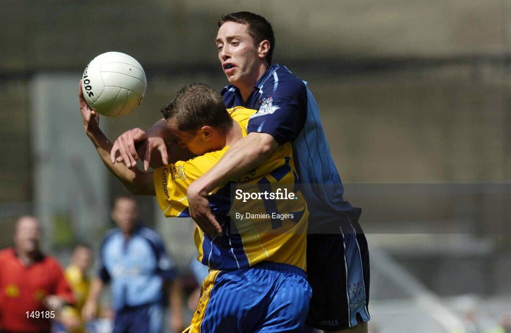 1 August 2004; Jonathon Dunning, Roscommonn, in action against Barry Cahill, Dublin. Bank of Ireland All-Ireland Football Championship, Round 4, Dublin v Roscommon, Croke Park, Dublin. Picture credit; Damien Eagers / SPORTSFILE