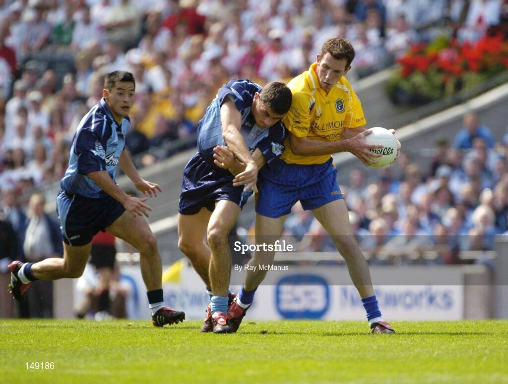 1 August 2004; Alan Brogan, Dublin, in action against Eamon Towey, Roscommon. Bank of Ireland All-Ireland Football Championship, Round 4, Dublin v Roscommon, Croke Park, Dublin. Picture credit; Ray McManus / SPORTSFILE