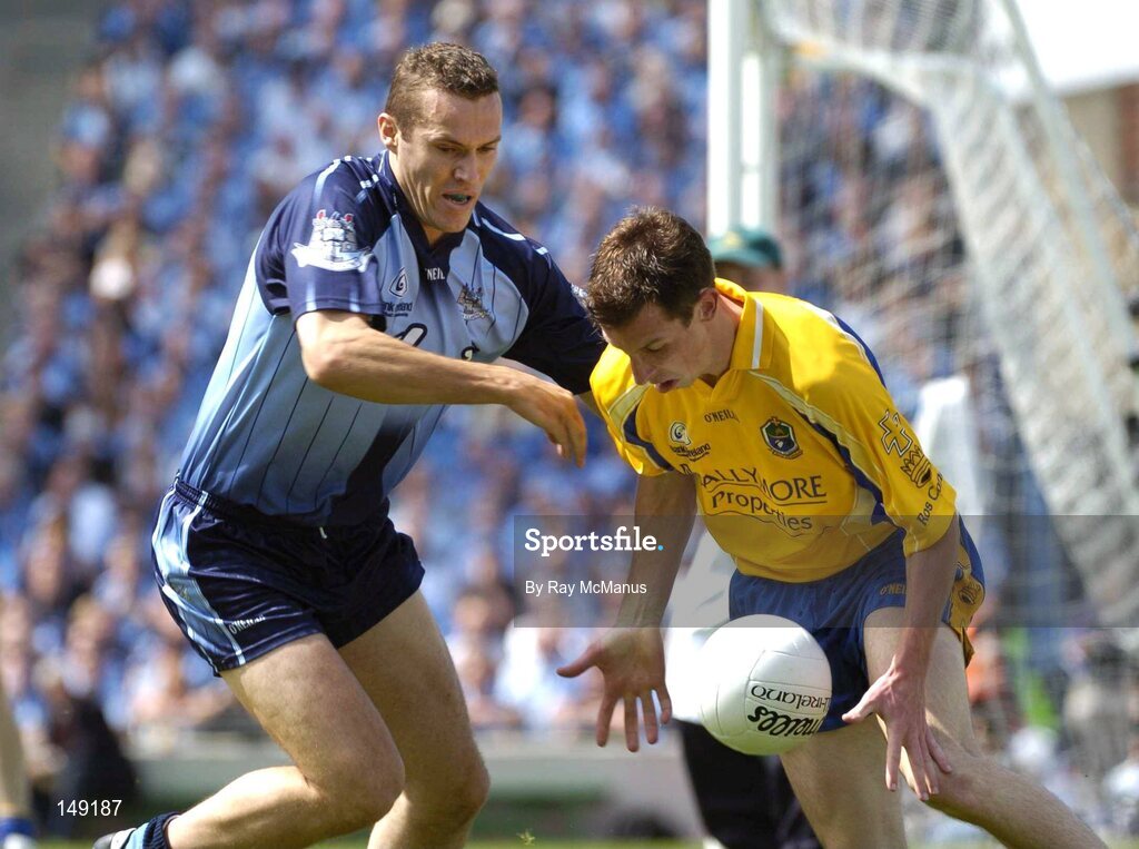 1 August 2004; Ciaran Whelan, Dublin, in action against John Whyte, Roscommon. Bank of Ireland All-Ireland Football Championship, Round 4, Dublin v Roscommon, Croke Park, Dublin. Picture credit; Ray McManus / SPORTSFILE