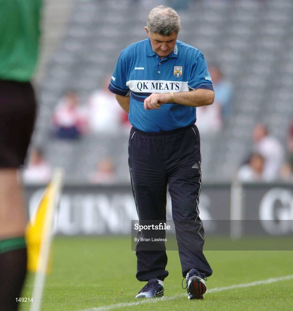 1 August 2004; Laois manager Mick O'Dwyer checks his watch towards the end of the game. Bank of Ireland All-Ireland Football Championship, Round 4, Laois v Tyrone, Croke Park, Dublin. Picture credit; Brian Lawless / SPORTSFILE