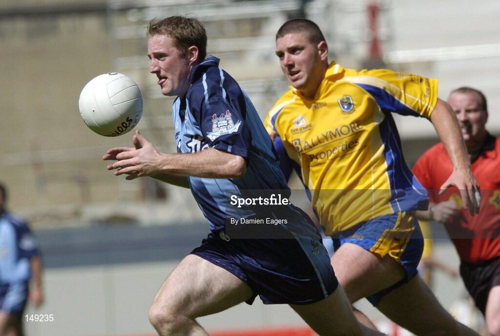 1 August 2004; Coman Goggins, Dublin, in action against Seamus O'Neill, Roscommon. Bank of Ireland All-Ireland Football Championship, Round 4, Dublin v Roscommon, Croke Park, Dublin. Picture credit; Damien Eagers / SPORTSFILE