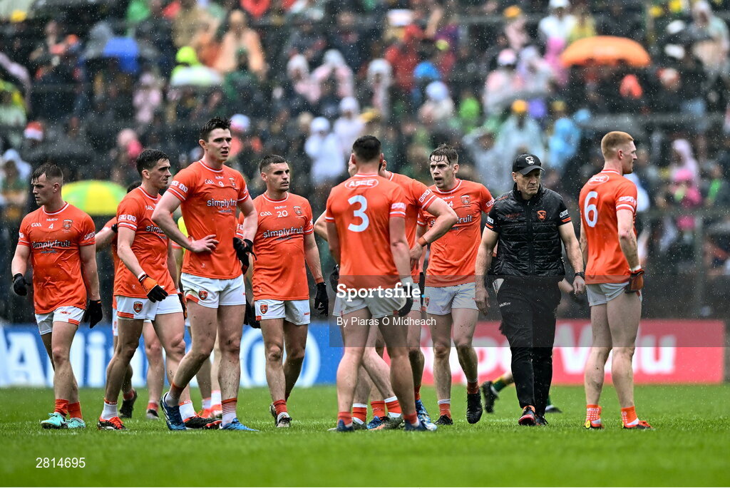 12 May 2024; Armagh manager Kieran McGeeney with his players at half-time during the Ulster GAA Football Senior Championship final match between Armagh and Donegal at St Tiernach's Park in Clones, Monaghan. Photo by Piaras Ó Mídheach/Sportsfile