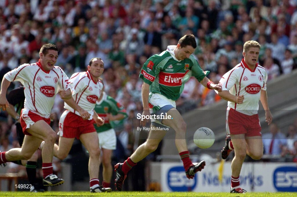 7 August 2004; Peadar Gardnier, Mayo, bursts through the Tyrone defence.  Bank of Ireland All-Ireland Senior Football Championship Quarter Final, Mayo v Tyrone, Croke Park, Dublin. Picture credit; Ray McManus / SPORTSFILE