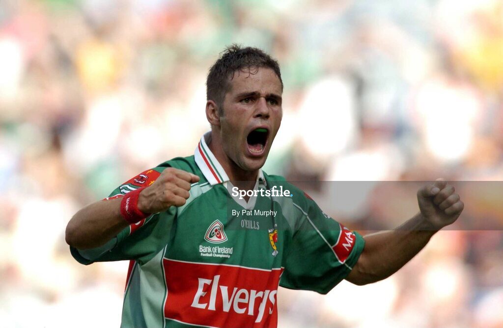 7 August 2004; James Gill, Mayo, encourages the Mayo fans in the closing stages of the game. Bank of Ireland All-Ireland Senior Football Championship Quarter Final, Mayo v Tyrone, Croke Park, Dublin. Picture credit; Pat Murphy / SPORTSFILE