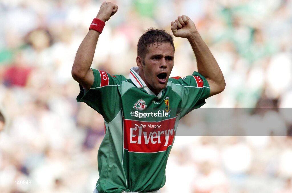 7 August 2004; James Gill, Mayo, urges the Mayo fans on in the final minute of the game. Bank of Ireland All-Ireland Senior Football Championship Quarter Final, Mayo v Tyrone, Croke Park, Dublin. Picture credit; Pat Murphy / SPORTSFILE