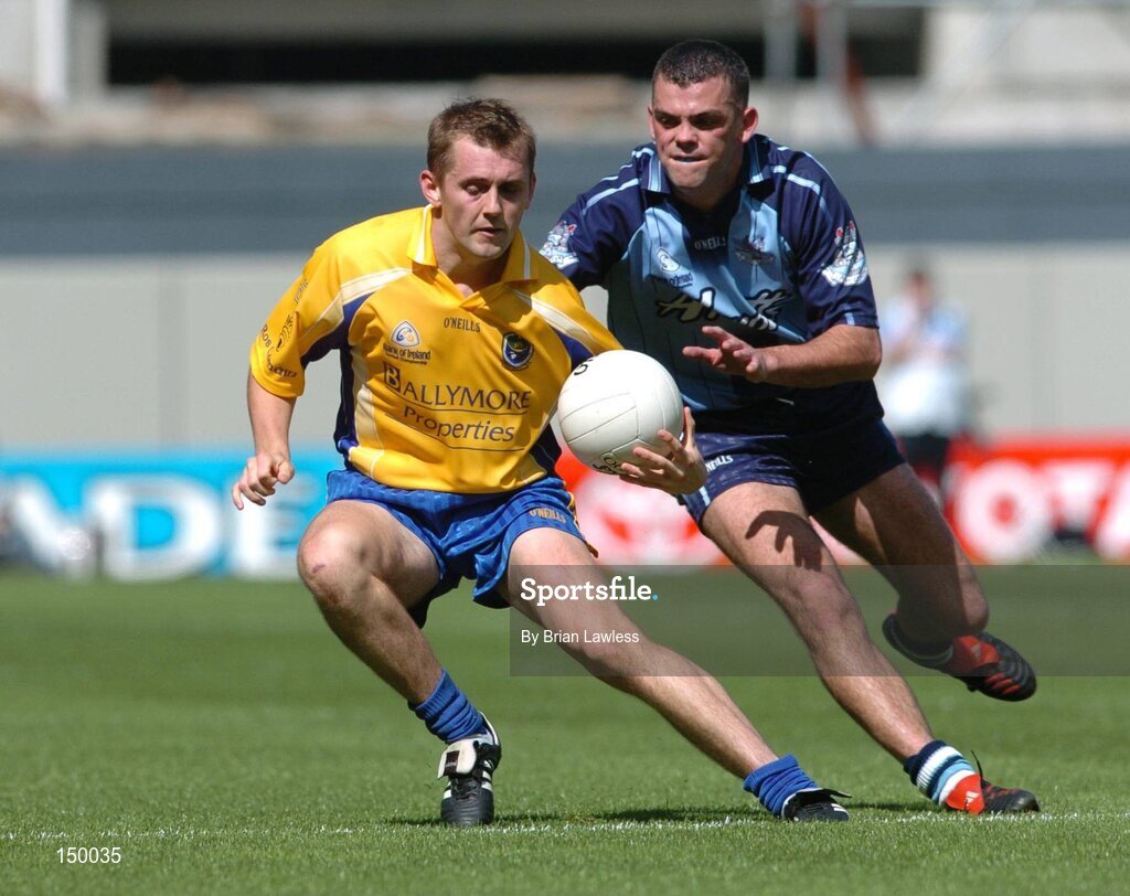 1 August 2004; Gary Cox, Roscommon, in action against Paul Casey, Dublin. Bank of Ireland All-Ireland Football Championship, Round 4, Dublin v Roscommon, Croke Park, Dublin. Picture credit; Brian Lawless / SPORTSFILE