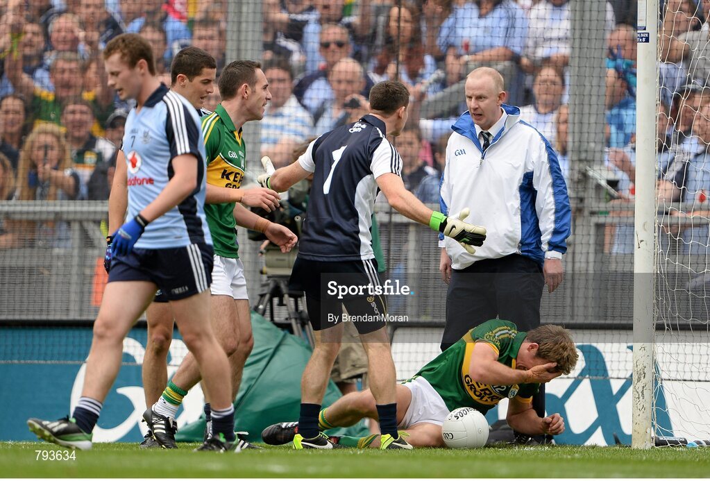 1 September 2013; Dublin goalkeeper Stephen Cluxton appeals to the umpire after conceding a penalty for a foul on Donnchadh Walsh, Kerry. GAA Football All-Ireland Senior Championship, Semi-Final, Dublin v Kerry, Croke Park, Dublin. Picture credit: Brendan Moran / SPORTSFILE
