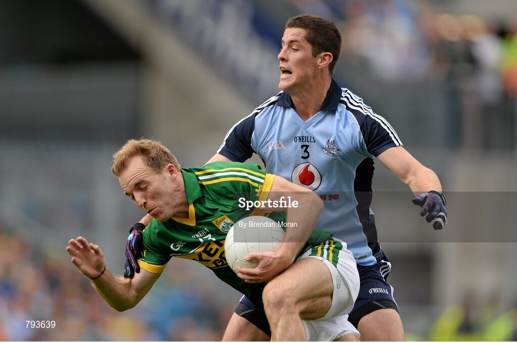 1 September 2013; Darran O'Sullivan, Kerry, in action against Rory O'Carroll, Dublin. GAA Football All-Ireland Senior Championship, Semi-Final, Dublin v Kerry, Croke Park, Dublin. Picture credit: Brendan Moran / SPORTSFILE
