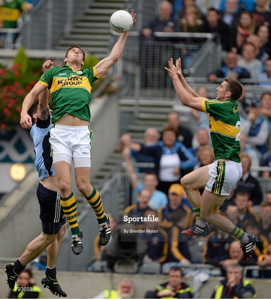 1 September 2013; David Moran and Marc O Sé, right, Kerry, contest a dropping ball with Michael Darragh MacAuley, Dublin, which was picked up by Kevin McManamon and led him to scoring Dublin's second goal of the game. GAA Football All-Ireland Senior Championship, Semi-Final, Dublin v Kerry, Croke Park, Dublin. Picture credit: Brendan Moran / SPORTSFILE