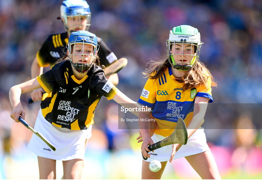 6 July 2024; Méabh Ward, St Paul's Primary School, Naval, Meath, representing Clare, in action against Eva Hamilton, Bunscoil Bóthar na Naomh, Port Láirge, representing Kilkenny, during the GAA INTO Cumann na mBunscol Respect Exhibition Go Games at the GAA Hurling All-Ireland Senior Championship semi-final match between Kilkenny and Clare at Croke Park in Dublin. Photo by Stephen McCarthy/Sportsfile