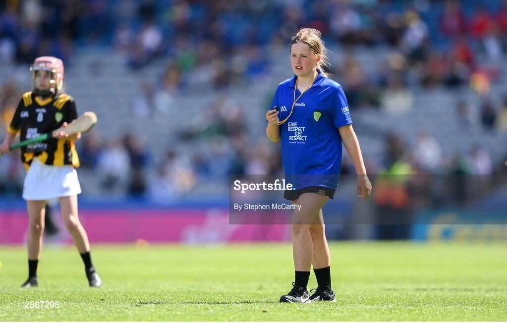 6 July 2024; Referee Emma Ní Leannáin-Bhreathnach, Gaelscoil Osraí, Bóthar Uachtar Rátha, Cill Chainnaigh, during the GAA INTO Cumann na mBunscol Respect Exhibition Go Games at the GAA Hurling All-Ireland Senior Championship semi-final match between Kilkenny and Clare at Croke Park in Dublin. Photo by Stephen McCarthy/Sportsfile
