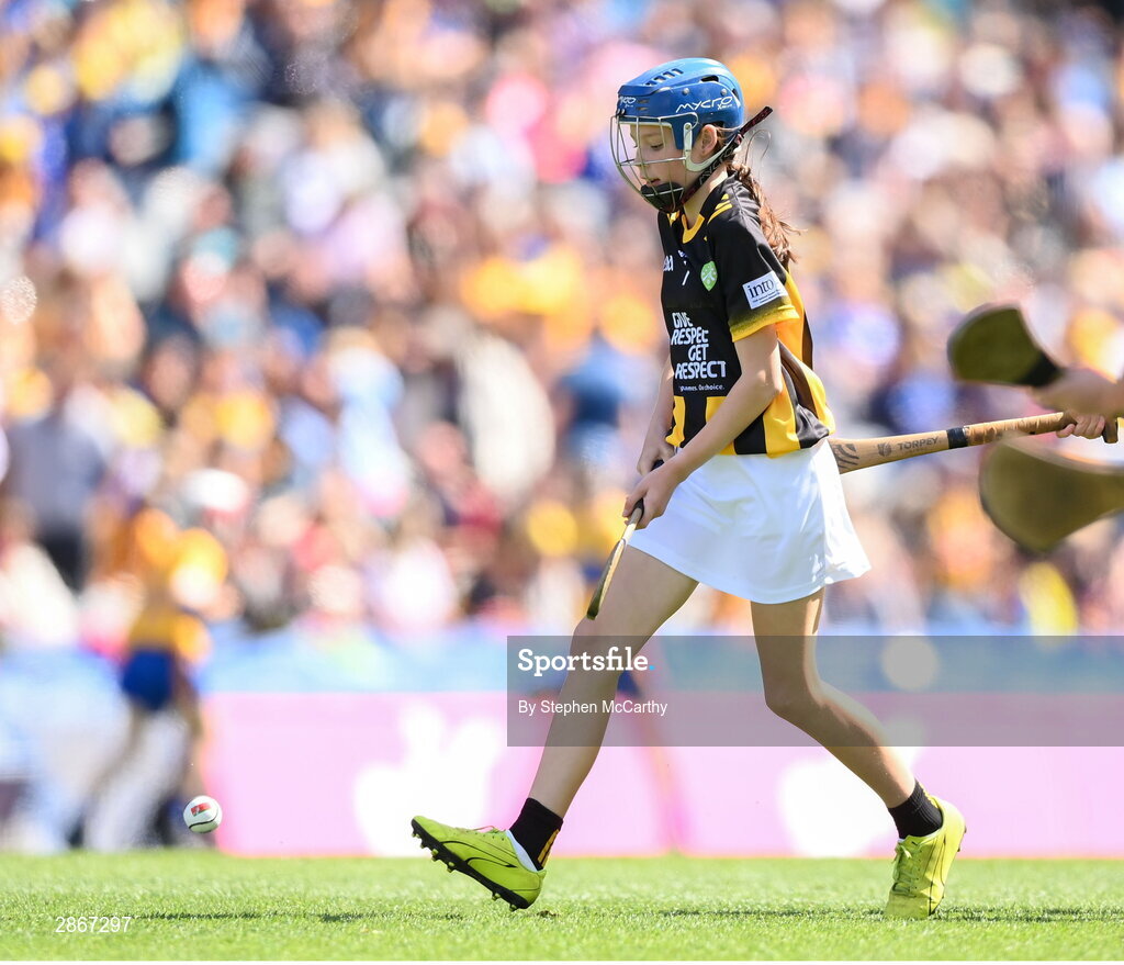 6 July 2024; Eva Hamilton, Bunscoil Bóthar na Naomh, Port Láirge, representing Kilkenny, during the GAA INTO Cumann na mBunscol Respect Exhibition Go Games at the GAA Hurling All-Ireland Senior Championship semi-final match between Kilkenny and Clare at Croke Park in Dublin. Photo by Stephen McCarthy/Sportsfile