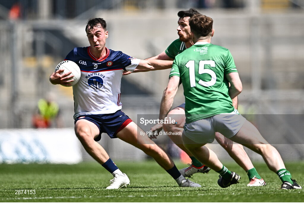 14 July 2024; Gearóid Kennedy of New York in action against London Aidan McGarvey, 15, and Ryan Forde during the GAA Football All-Ireland Junior Championship final between London and New York at Croke Park in Dublin. Photo by Piaras Ó Mídheach/Sportsfile