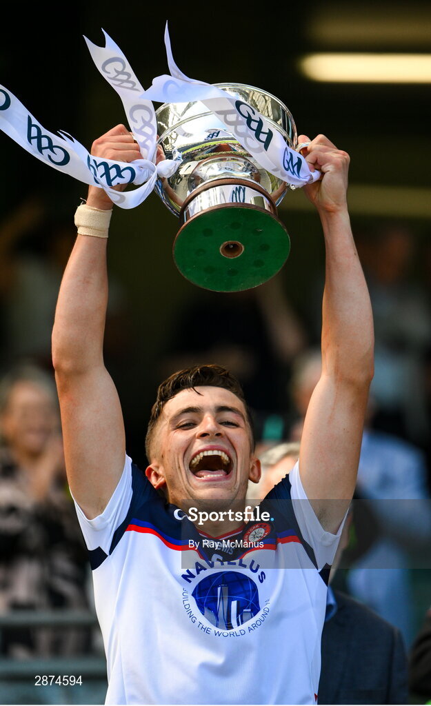14 July 2024; Dylan Curran of New York lifts the cup after the GAA Football All-Ireland Junior Championship final between London and New York at Croke Park in Dublin. Photo by Ray McManus/Sportsfile
