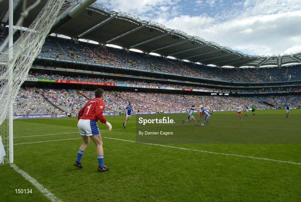 1 August 2004; Laois goalkeeper Fergal Byron guards his goal. Bank of Ireland All-Ireland Football Championship, Round 4, Laois v Tyrone, Croke Park, Dublin. Picture credit; Damien Eagers / SPORTSFILE
