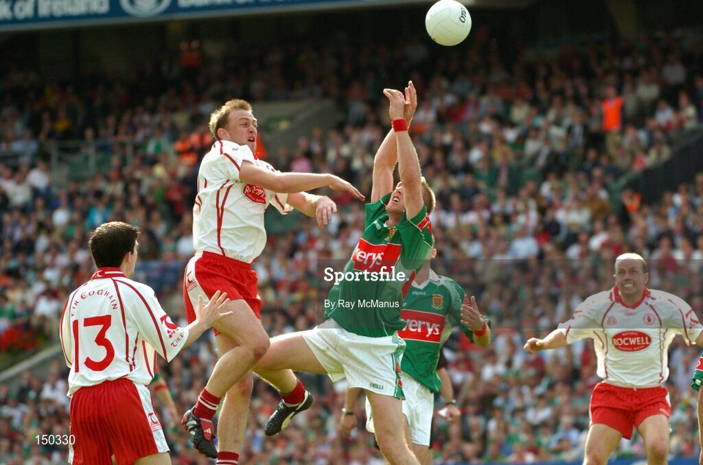 7 August 2004; David Heaney, Mayo, in action against Gerald Cavlan, Tyrone, as team-mates Mark Harte, 13, and Peter Canavan, right, await the breaking ball. Bank of Ireland All-Ireland Senior Football Championship Quarter Final, Mayo v Tyrone, Croke Park, Dublin. Picture credit; Ray McManus / SPORTSFILE