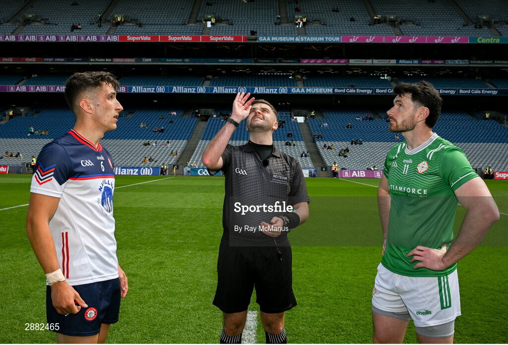 14 July 2024; Referee Conor Dourneen tosses a coin between the two captains Dylan Curran of New York and Ryan Forde of London  before the GAA Football All-Ireland Junior Championship final between London and New York at Croke Park in Dublin. Photo by Ray McManus/Sportsfile
