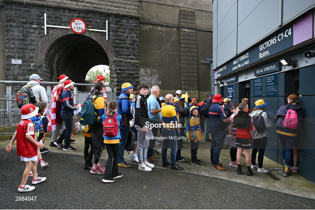 21 July 2024; Supporters queue to enter the stadium before the GAA Hurling All-Ireland Senior Championship Final between Clare and Cork at Croke Park in Dublin. Photo by Stephen McCarthy/Sportsfile