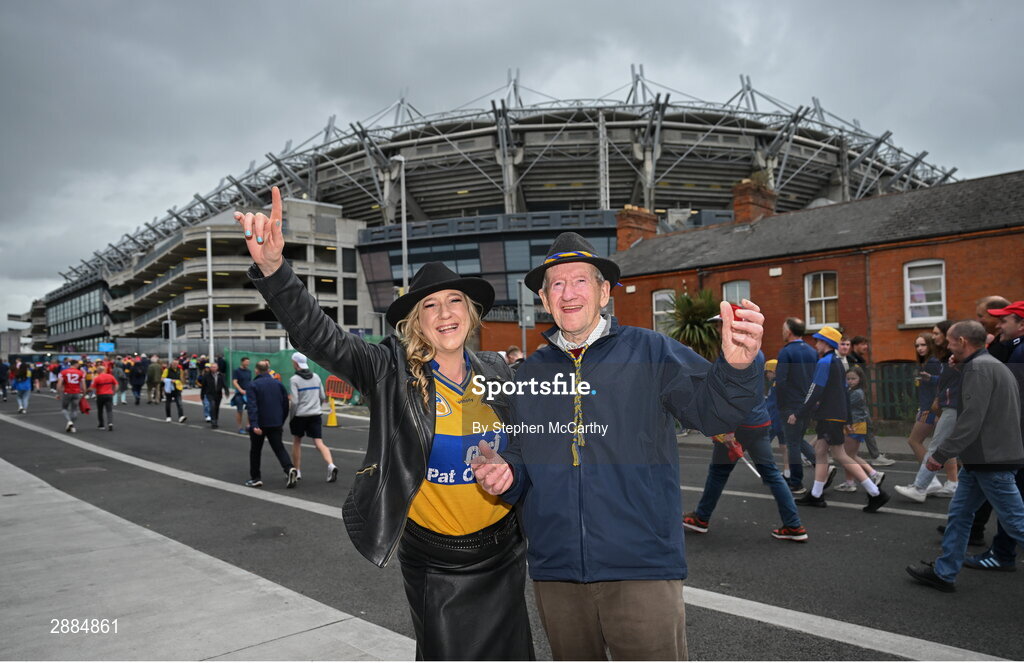 21 July 2024; Clare supporters Helen and John Collins, from Whitegate, before the GAA Hurling All-Ireland Senior Championship Final between Clare and Cork at Croke Park in Dublin. Photo by Stephen McCarthy/Sportsfile