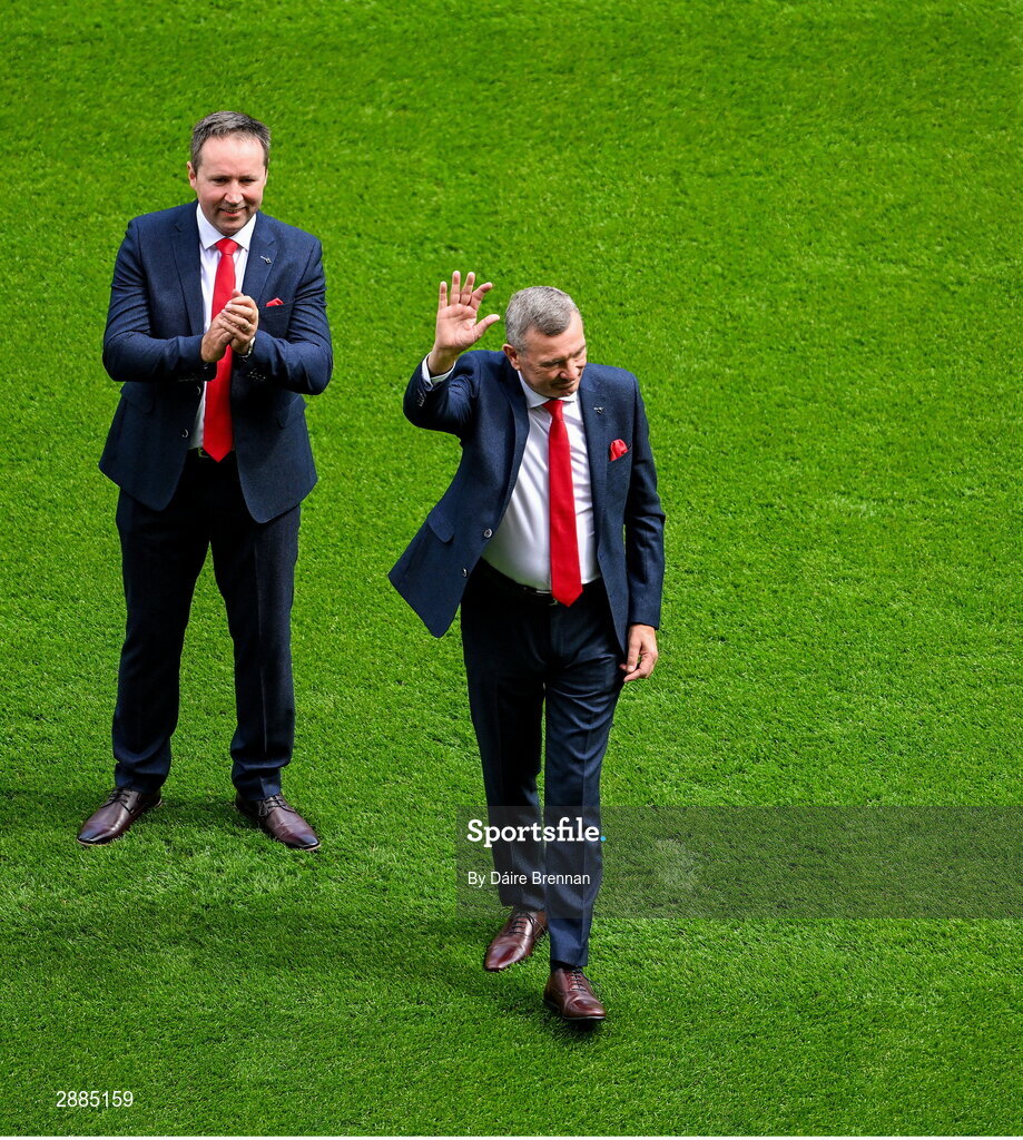 21 July 2024; Former Cork player and manager Jimmy Barry Murphy waves to the crowd as part of the 1999 Jubilee Cork team ahead of the GAA Hurling All-Ireland Senior Championship Final between Clare and Cork at Croke Park in Dublin. Photo by Daire Brennan/Sportsfile
