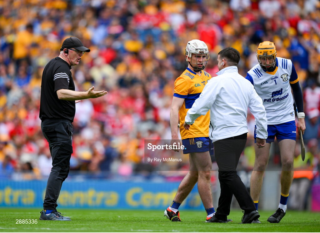 21 July 2024; Clare manager Brian Lohan speaks to umpire Jimmy Barry Murphy before the start of the second half of the GAA Hurling All-Ireland Senior Championship Final between Clare and Cork at Croke Park in Dublin. Photo by Ray McManus/Sportsfile